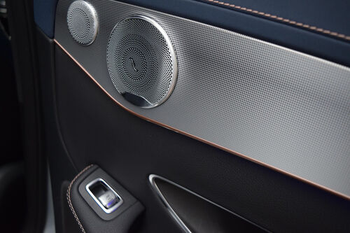 के बारे में नवीनतम कंपनी समाचार ऑटोमोटिव परिशुद्धता भागों में शिन्हाईसेन का योगदानः उद्योग मानकों को ऊपर उठाना