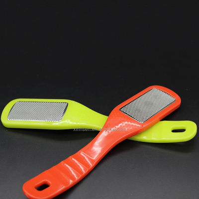 अच्छी कीमत मृत त्वचा के लिए हैंडल के साथ मेटल नक्काशीदार फुट फाइल रैस्प कैलस रिमूवर ऑनलाइन